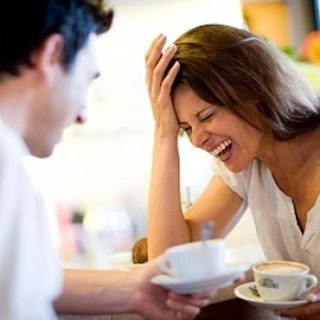 10 Hal Sepele yang Bisa Membuat Cewek Jatuh Cinta