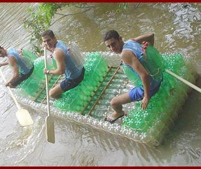 (+Pict) Jangan Dibuang Gan!!! Barang Bekas ini Bisa Dibuat Perahu Saat Banjir 