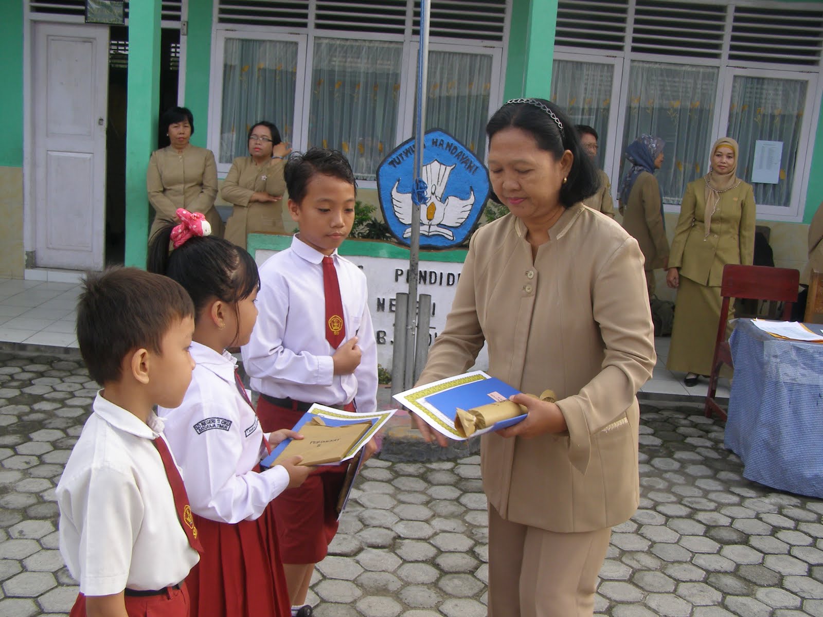 Pengingat kalau agan pernah nyicipin bangku sekolah