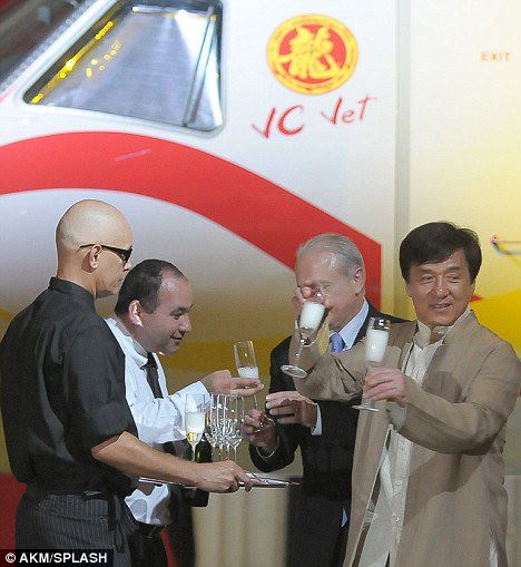 Intip Jet Pribadi Mewah Yang Didapat Jackie Chan Secara Gratis Yuk 