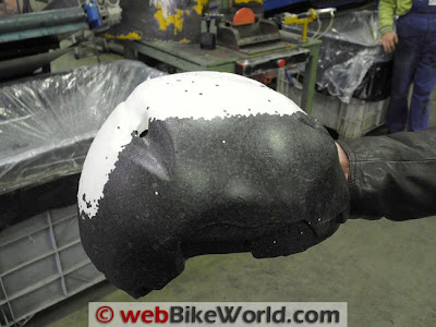 PROSES PEMBUATAN HELM STANDAR MOTOGP