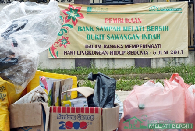 Bayar Uang Sekolah dengan Sampah Plastik