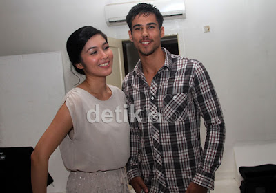 &#91;PIC&#93; Pacar Baru Sandra Dewi adl Bule tapi GA KEREN