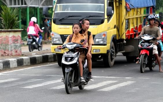 Anak Kecil Sudah Bisa Mengendarai Motor, Baguskah?