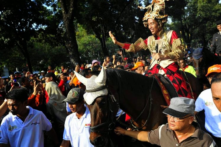 Foto2 Jokowi dan Prabowo Sedang Berkuda