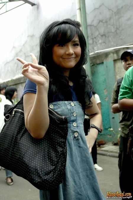 Artis Ini Kog gag ada kabarnya yah !! Gag pernah Sms lagi