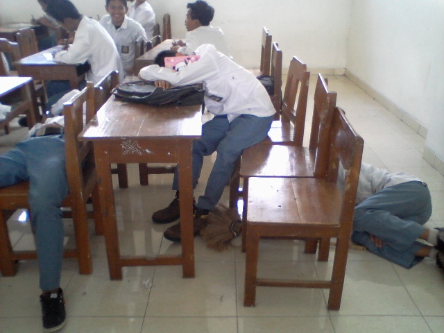 7 Hal yang dilakukan siswa ketika jenuh