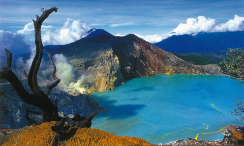 Penambangan Belerang Di Kawah Ijen Indonesia