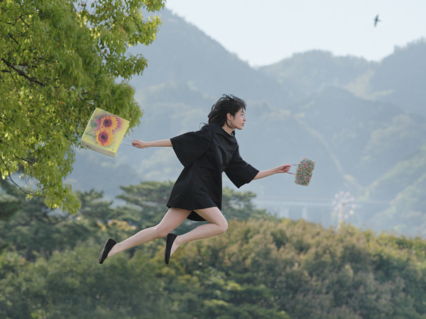 Foto - foto Levitasi ala Seniman Jepang