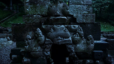 Mitos Air Awet Muda - Petirtaan Candi Jolotundo (banyak cewek cewek mandi disini)