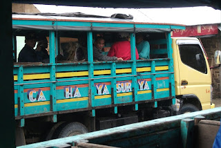 Naik Otto Truck di Manggarai