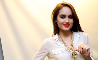 Wanita Cantik Itu Biasa, Tapi Wanita Cantik dan Berprestasi? Baru Keren!