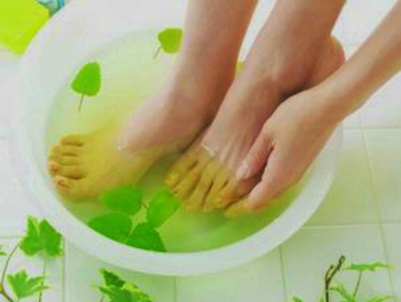 inilah manfaatnya merendam kaki dengan air hangat