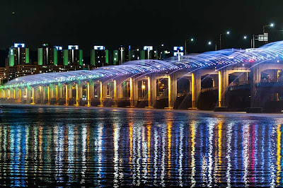 Air Mancur Indah di Jembatan Seoul 