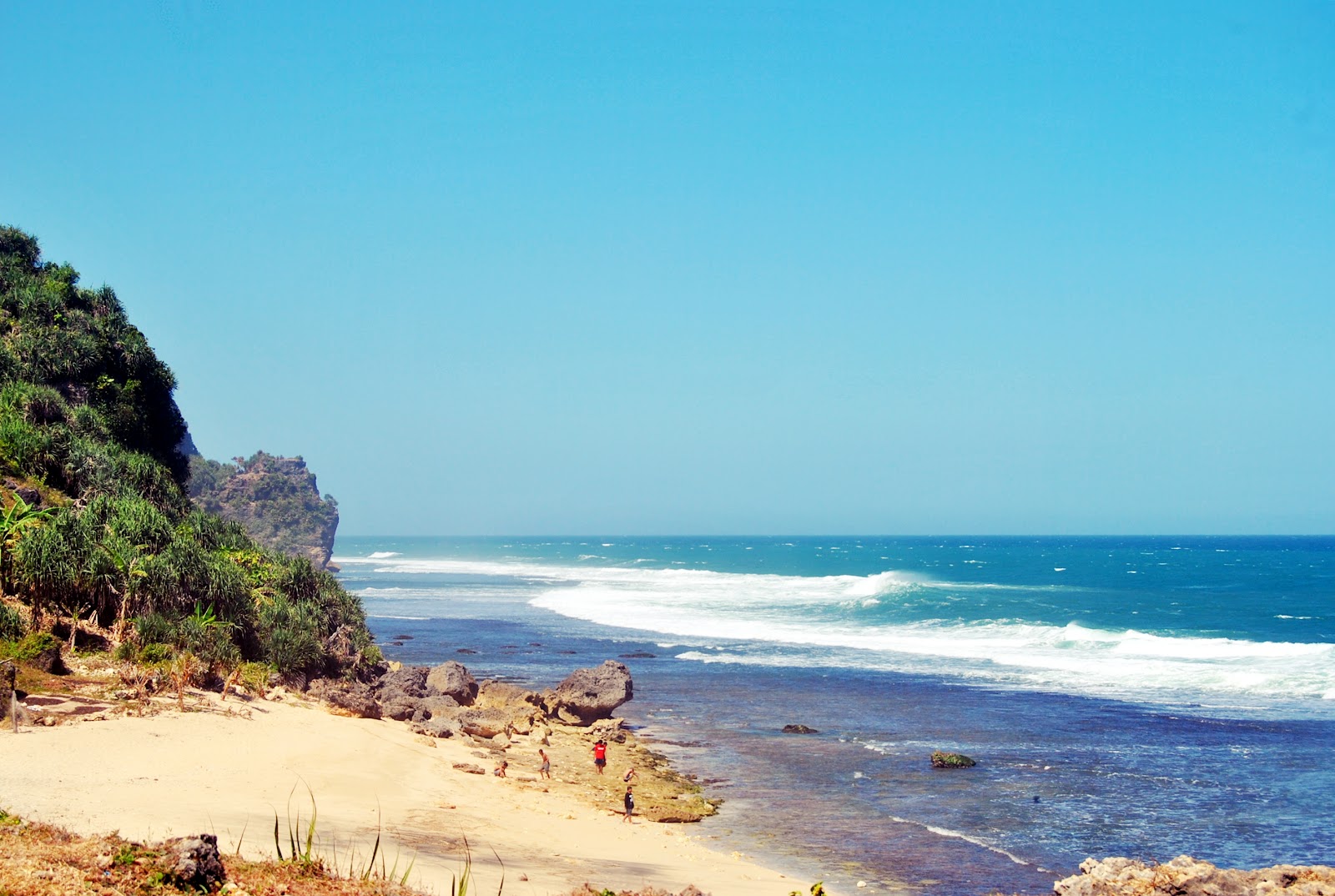 PANTAI POK TUNGGAL Surga Tersembunyi yang Menantang Nyali