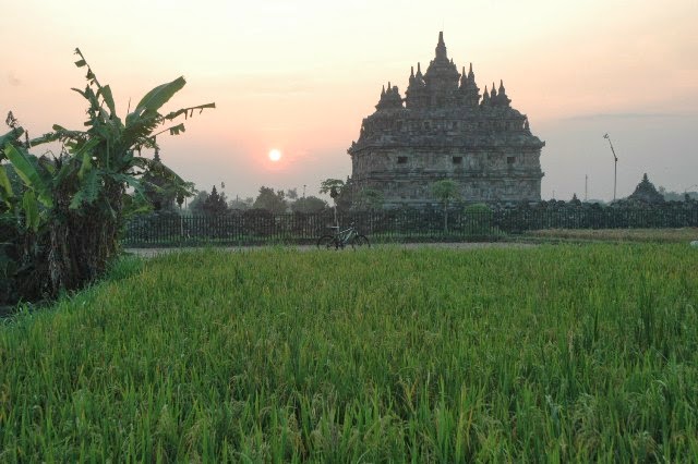 Gowes Jelajah Candi Sambil Menikmati Sunset Di Jogja