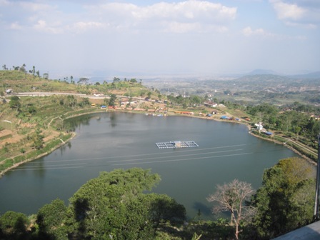 Mengenal lebih jauh obyek wisata Telaga Sarangan,Magetan. (Indah,Asri,Murah Meriah)