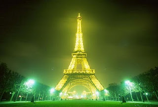 FOTO KONSTRUKSI MENARA EIFFEL