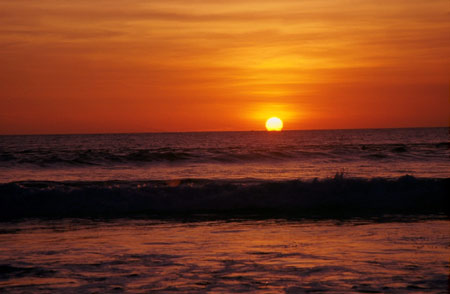 Pantai Kuta dengan pesonanya