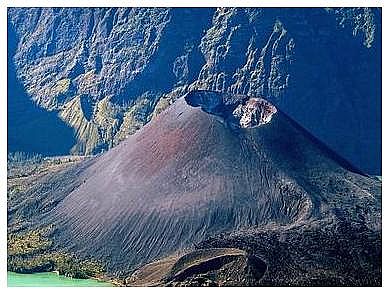 Keasrian Panorama Alam Taman Nasional Gunung Rinjani