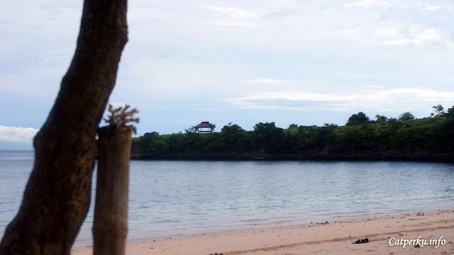 Pantai tangsi, pantai berpasir pink di ujung timur lombok