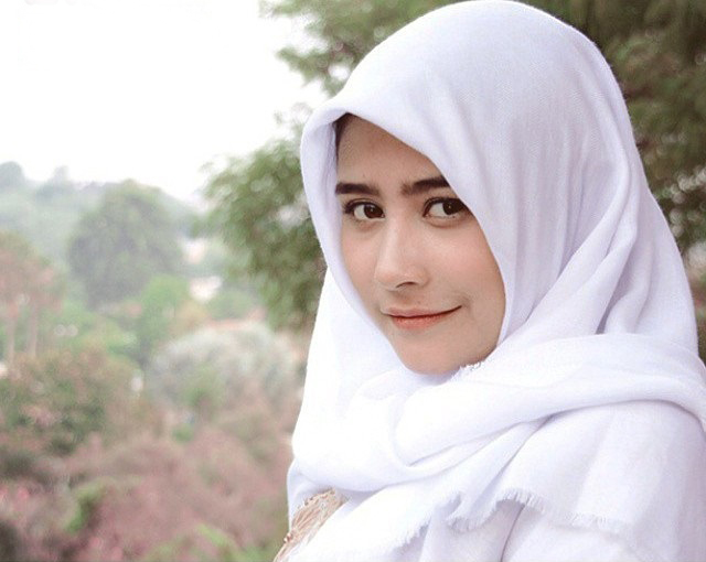 Cantiknya Prilly Kenakan Hijab, Netizen: Subhanallah..