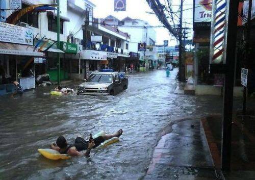 Tak Selamanya Banjir Itu Kelabu