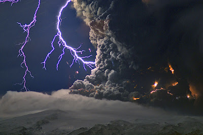 Volcanic Lightning, fenomena petir di atas letusan gunung berapi :cool