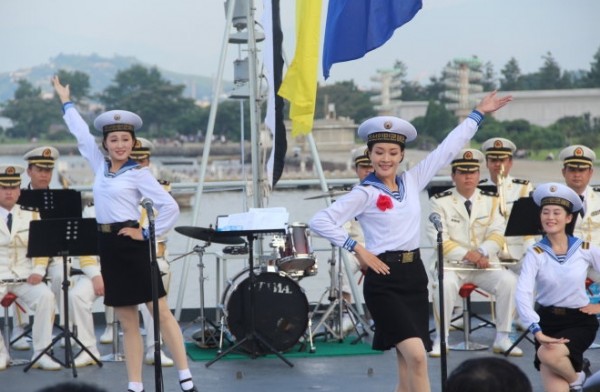 Korut Memamerkan Alutsistersnya ke PLA Navy Yg Sedang Berkunjung