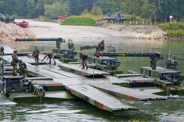 &#91;Serba 10&#93;kendaraan militer terunik di dunia