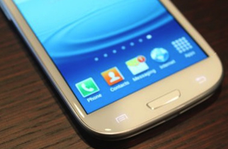 Wah, Samsung Galaxy S IV Pakai Layar Anti Pecah?