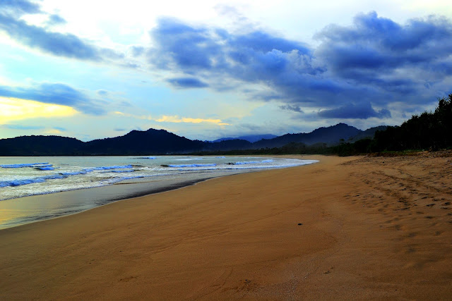 Eksotisme Pulau Merah