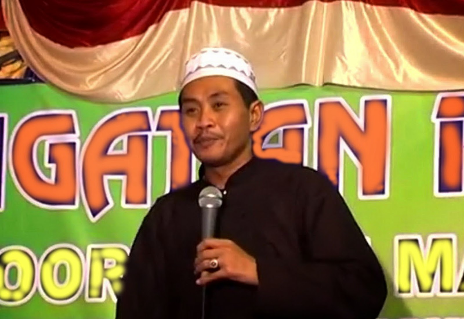 SAMBIL NGABUBURIT , COBA DENGERIN CERAMAH INI GAN