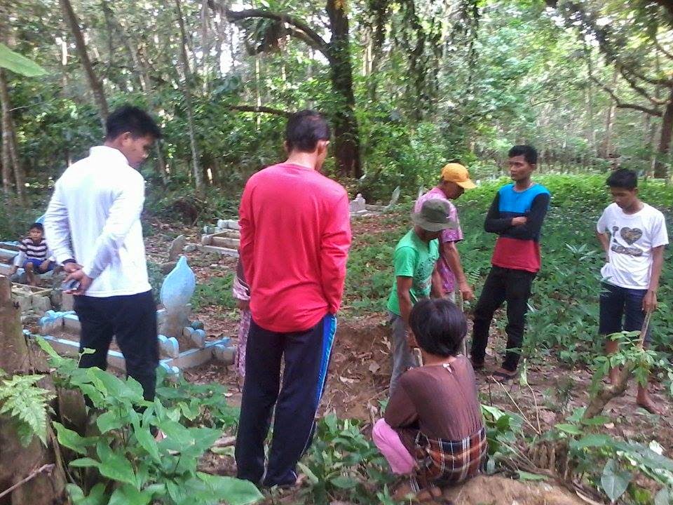 Kuburan DIbongkar, Mayatnya Hidup Lagi