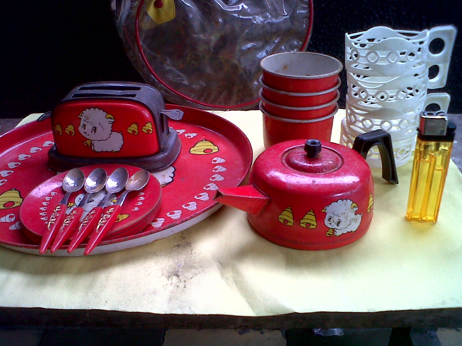tin toys set gelas