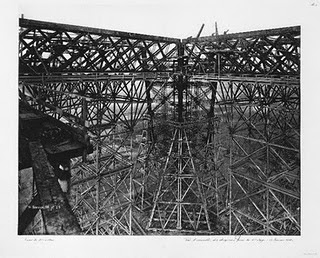 FOTO KONSTRUKSI MENARA EIFFEL