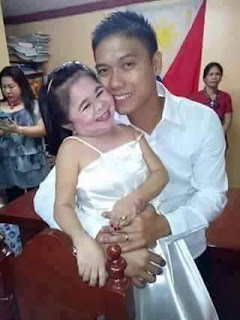 7 Foto Ini Buktikan Kalau Cinta Tak Memandang Fisik, Nomor 1 So Sweet Banget!