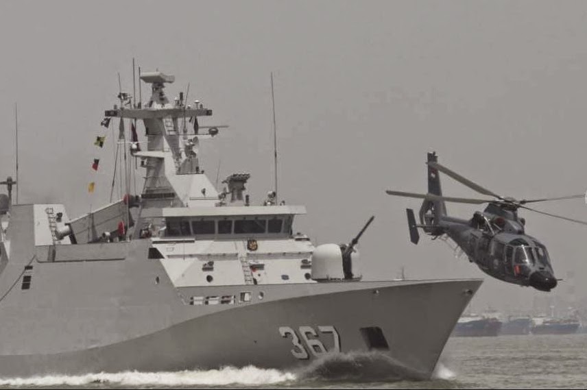 Unjuk Kekuatan Tempur dalam HUT Ke-69 TNI