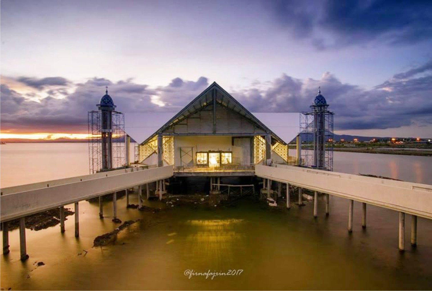 unik-ternyata-ada-loh-masjid-terapung-di-indonesia