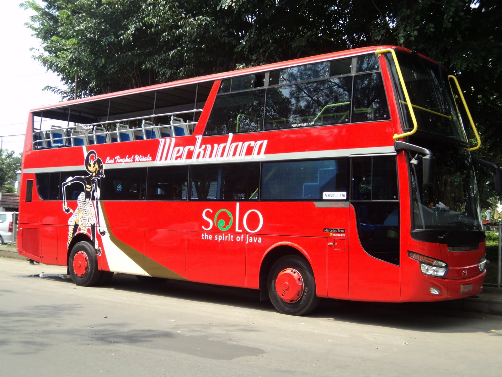 bus-tingkat-pariwisata-tiba-di-jakarta