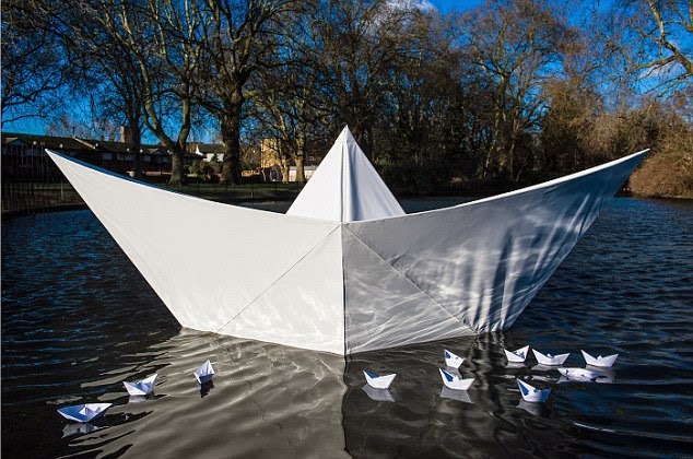 Nih Perahu Origami Terbesar