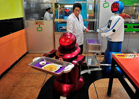 Uniknya Restoran Robot di Harbin, China