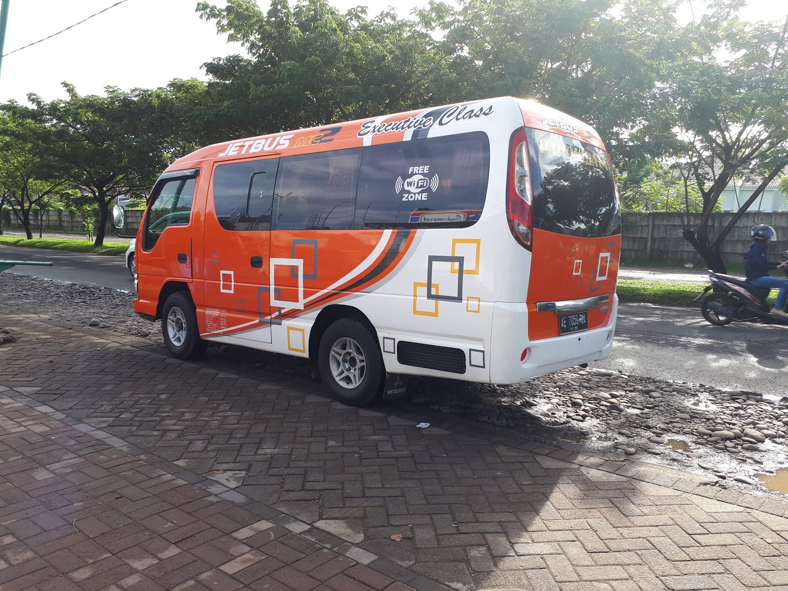 Rental ELF di Makassar
