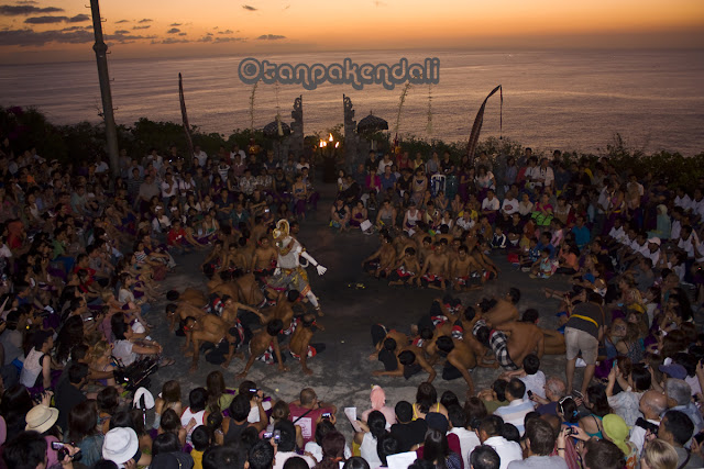 Tari Kecak dan Api Uluwatu, Kolaborasi Spektakuler Alam dan Budaya