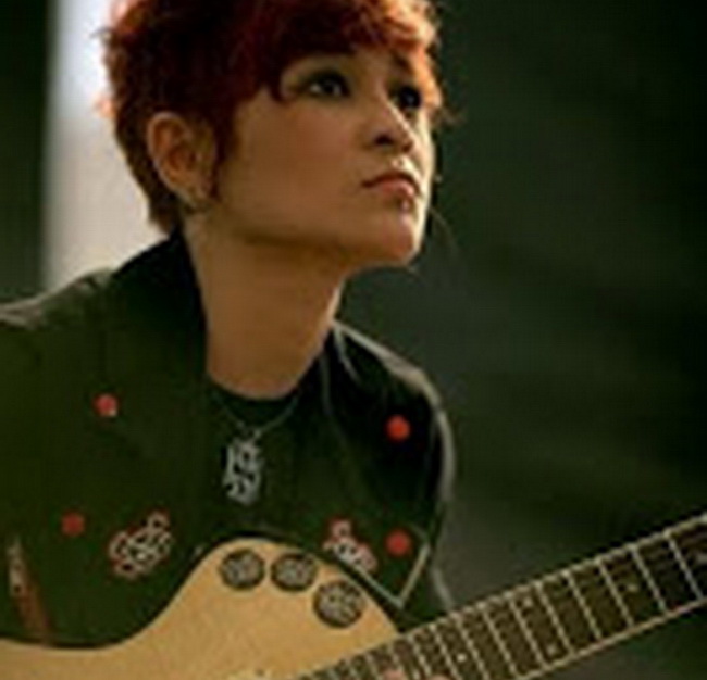 Gitaris Wanita di Indonesia