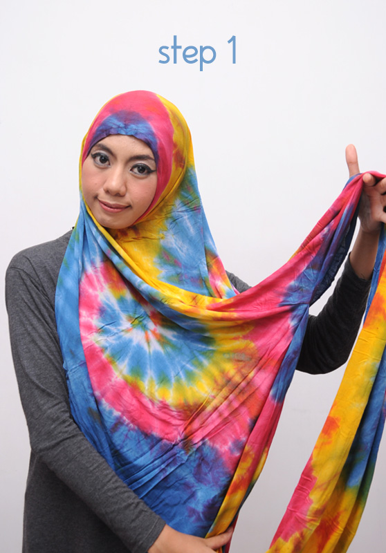 cara-memakai-jilbab-rainbow-tiedye