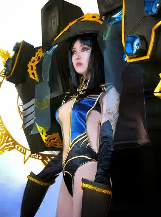 Berkenalan dengan Pinky Lu Xun 'Ratu Cosplay' Indonesia