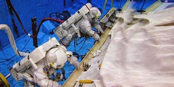 Bagaimana astronot makan di ruang angkasa?