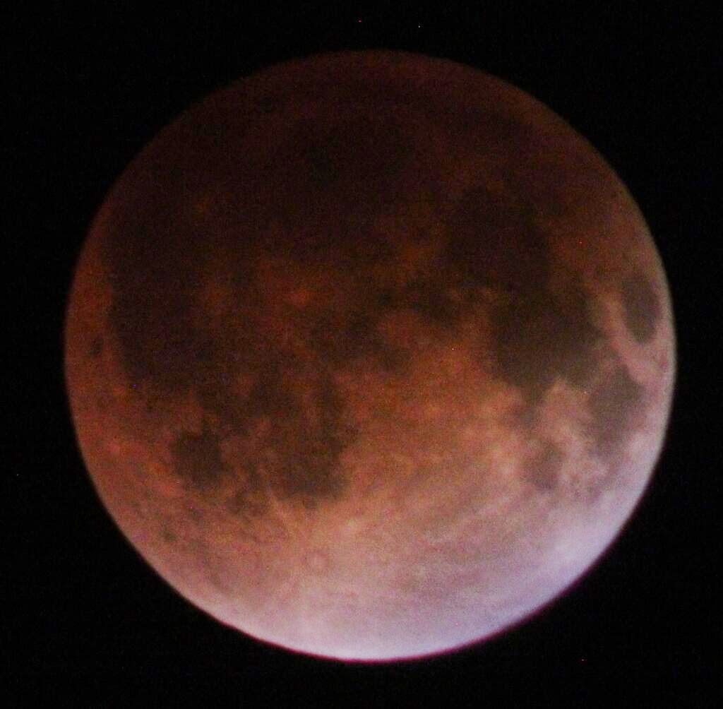 Foto-Foto Gerhana Bulan Darah dari Berbagai Negara