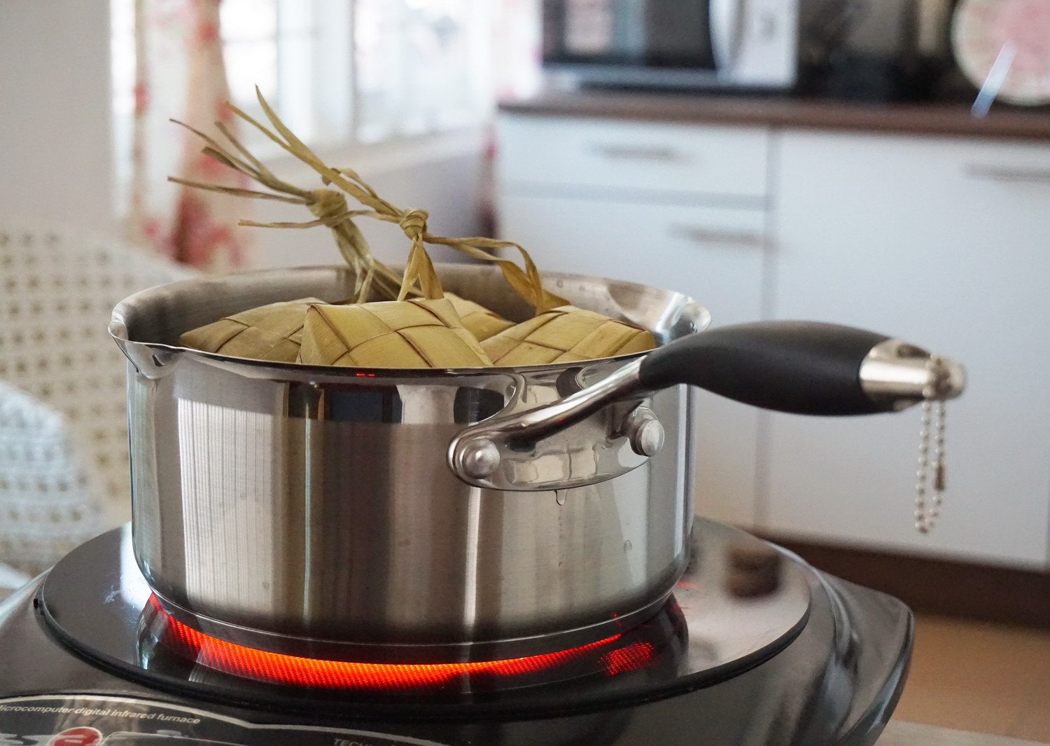 Tips Menyimpan Ketupat Agar Tak Mudah Basi